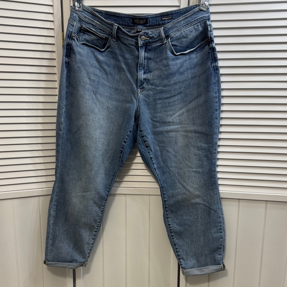 Judy Blue Light Wash Boyfriend Fit Jeans